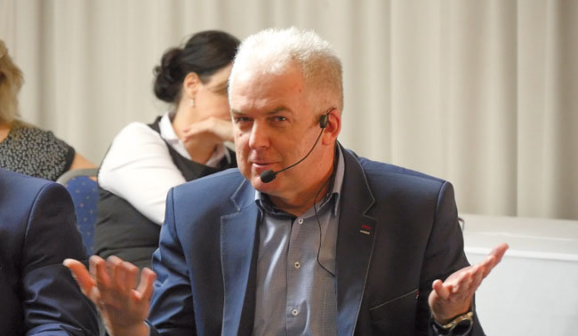 Papierové riadenie je brzdou firiem, ich rozvoju pomôže digitalizácia Papierové riadenie je brzdou firiem, ich rozvoju pomôže digitalizácia