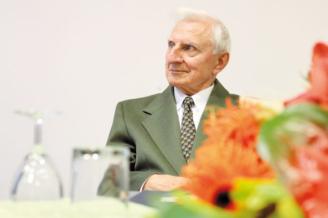 prof. Ing. Juraj Bízik, DrSc., 90-ročný prof. Ing. Juraj Bízik, DrSc., 90-ročný