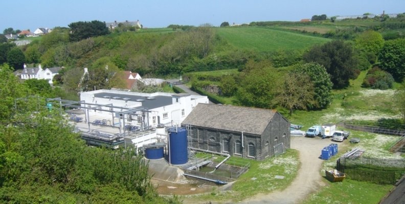 Ostrov Guernsey sa spolieha na rádiové spojenie
