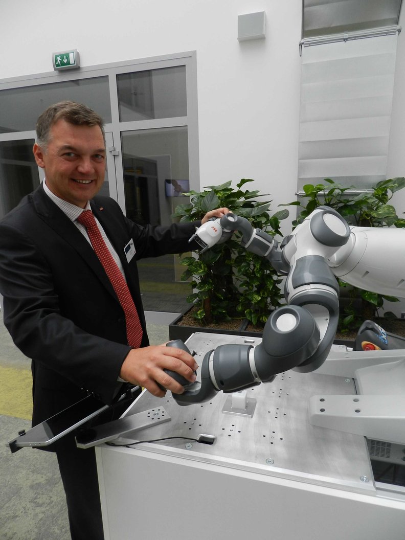 Takmer 200 odborných účastníkov na Dňoch otvorených dverí robotiky ABB