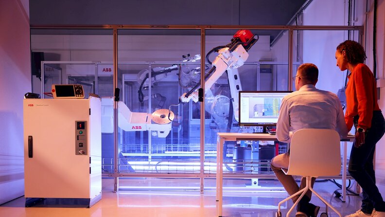 ABB uvádza na trh novú generáciu robotickej riadiacej platformy OmniCore
