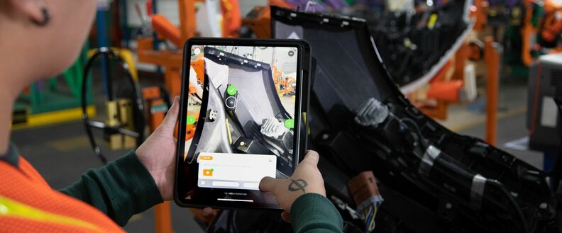 Magna vylepšila svoje procesy kontroly kvality a školení pomocou rozšírenej reality