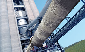 Vzťahy medzi DCS a PLC v cementárenskom priemysle