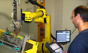 Robotické zváranie laserom s kamerovým navádzaním