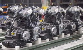 Harley-Davidson využíva moderný systém montáže motorov
