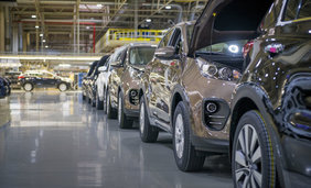 Moderné manipulátory uľahčujú prácu operátorom v Kia Motors Slovakia