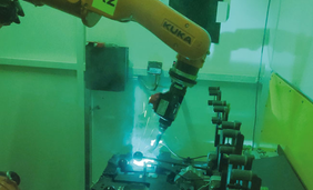 Univerzálna mobilná robotická bunka zvýšila kapacitu a spoľahlivosť výroby
