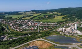 Fotovoltická elektráreň v bývalom lome znižuje emisie CO₂ o tisíce ton ročne