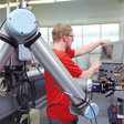 Robot UR10 umožnil zvýšiť efektivitu výroby v STAMIT
