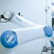 Obr.: Robotická technológia ROSA asistuje pri výmene kolenného kĺbu. (Zdroj: Zlepšujeme zdravotníctvo)