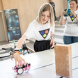 Istrobot 2023: Robot Lenochod 23 (Katka a Hanka Šandové z Poličky) na štarte súťažnej kategórie Stopár (Foto Robotika.SK/Marián Tárník)