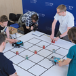 Roboty Smotana a Mamut spolu zápasia o konzervy v kategórii Sklad kečupov (Foto Robotika.SK/Marián Hubinský)
