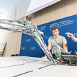 Robot Sofia2 pri rozkladaní pontónového mosta (Foto Robotika.SK/Marián Tárník)