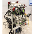Prostredníctvom hlasového príkazu riadi Vario-X motory upínačov. Upínacie zariadenie sa otvára a zatvára čisto elektricky – bez nákladného pneumatického systému.