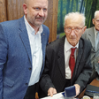 Obr.: Odovzdanie ocenenia Medaila akademika Ivana Plandera, prof. Koštialovi, zľava: Marek Laciak, Imrich Koštial, Milan Šujanský.
