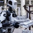 Obr. 2 Humanoidný robot Apollo v prevádzke spoločnosti Mercedes-Benz (Foto: (c) Mercedes-Benz Group AG)