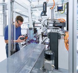 Rozdiely medzi kartézskymi, šesťosovými robotmi a robotmi SCARA Rozdiely medzi kartézskymi, šesťosovými robotmi a robotmi SCARA