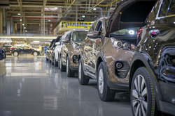 Moderné manipulátory uľahčujú prácu operátorom v Kia Motors Slovakia Moderné manipulátory uľahčujú prácu operátorom v Kia Motors Slovakia