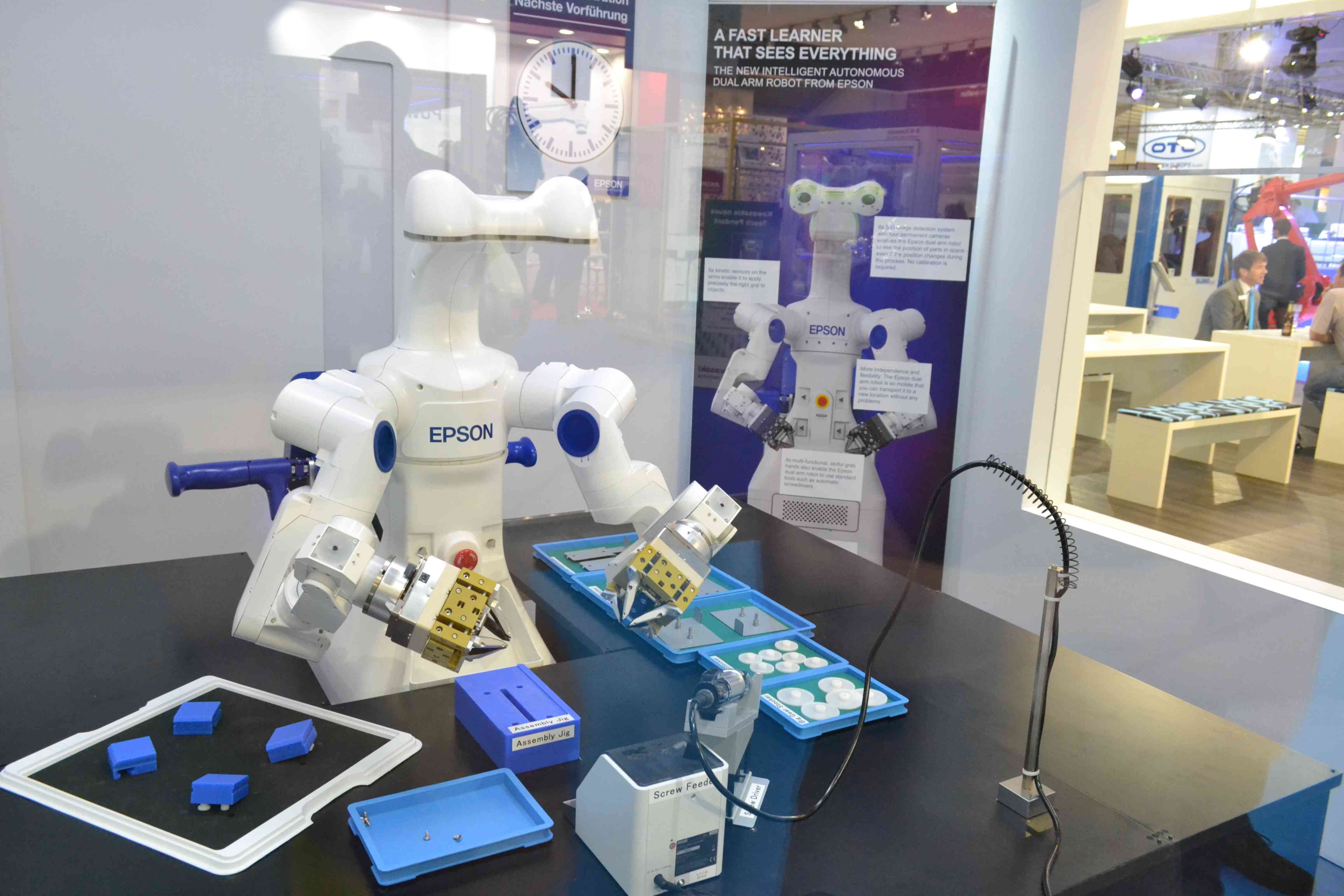 Obr. 5: Dvojramenný robot Seiko Epson