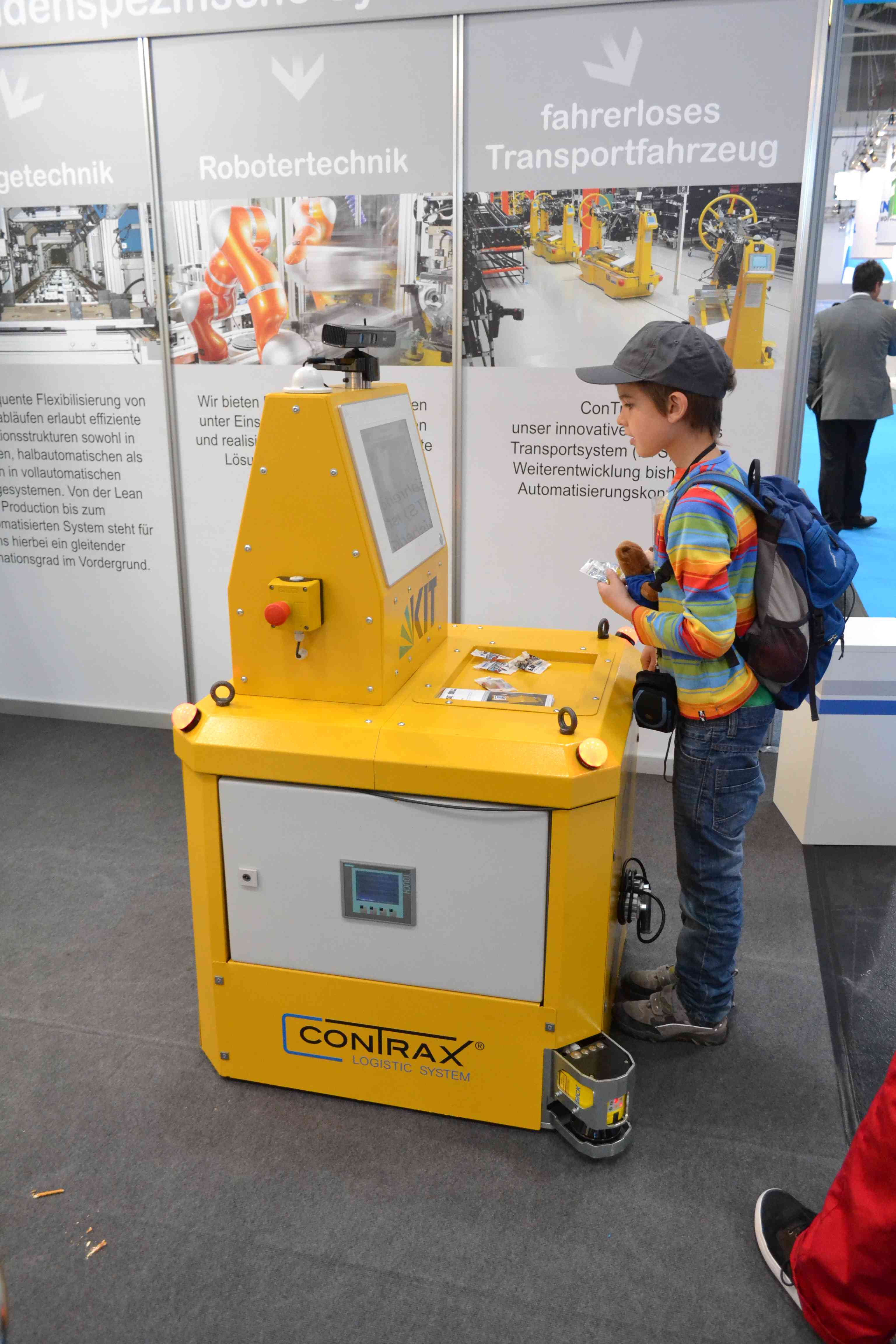 Obr. 1: Gestami ovládaný robot FiFi