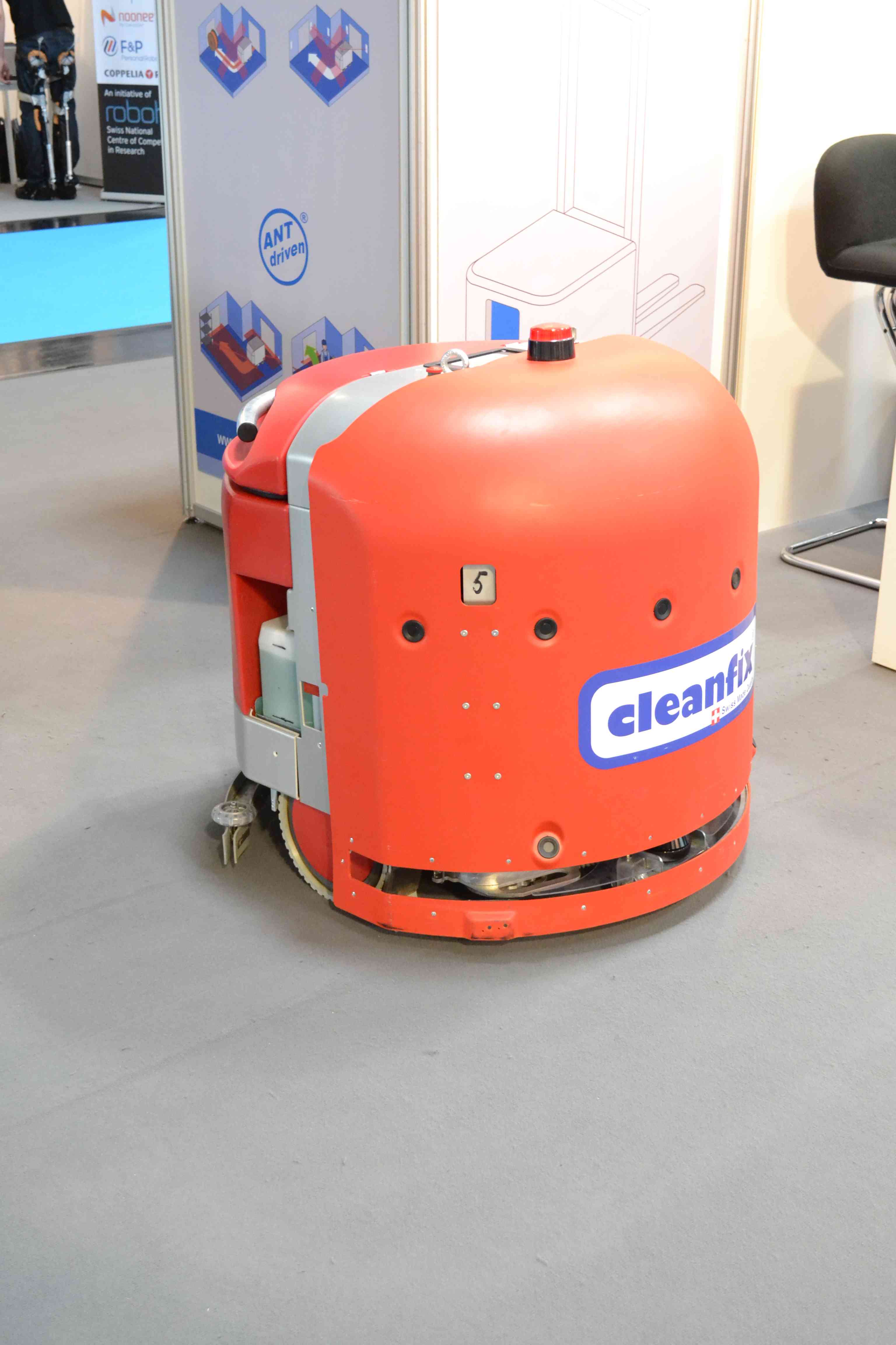 Obr. 2: Čistiaci robot