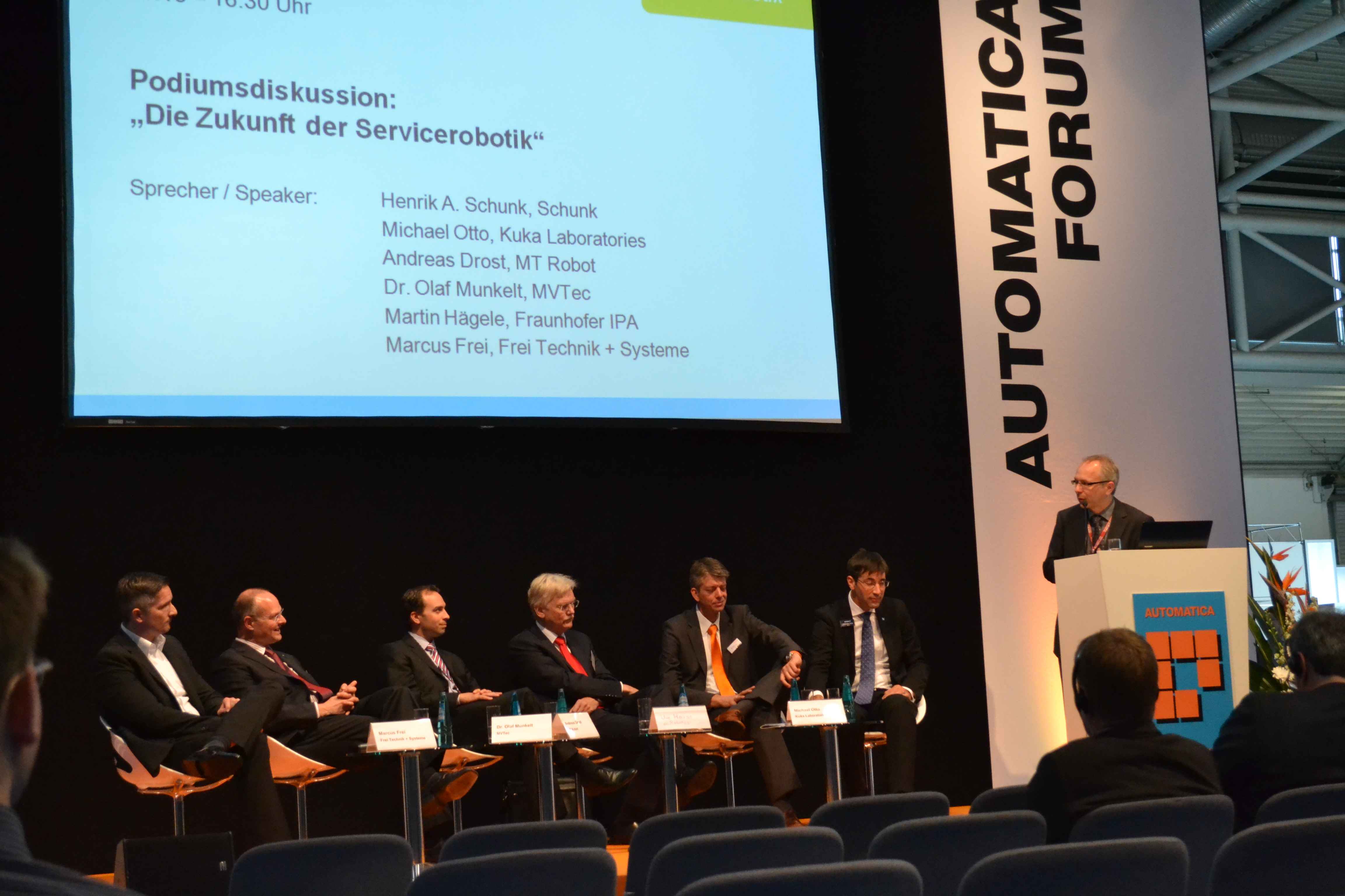 Obr. 16: Účastníci diskusie na tému Budúcnosť servisnej robotiky