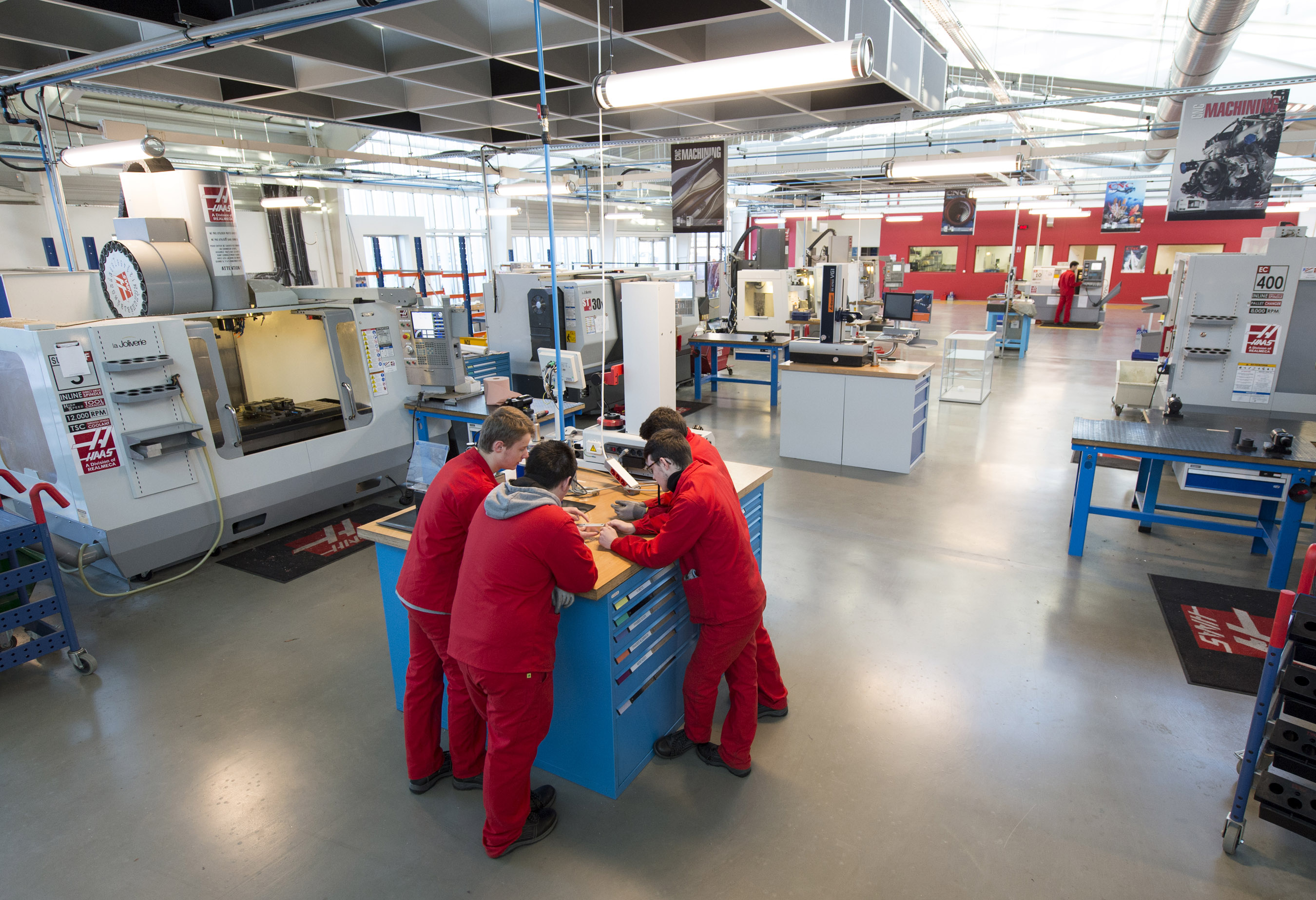 Obr. 1 V škole La Joliverie sa nachádza desať strojov Haas vrátane horizontálneho obrábacieho centra EC400 a sústruhu ST-30Y s osou Y a poháňanými nástrojmi.