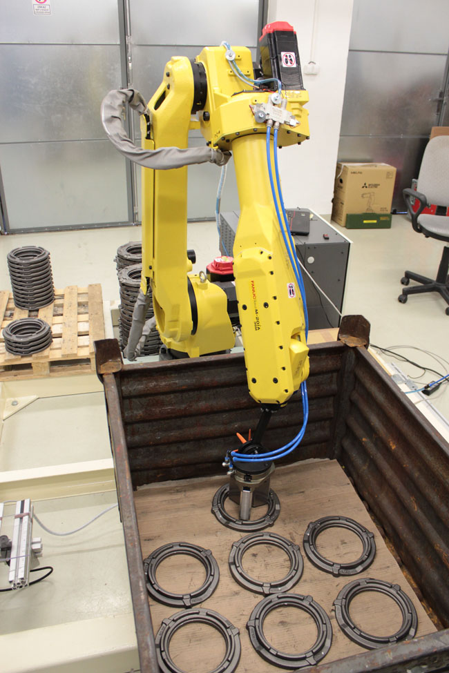 Robotická bunka odbremeňuje od namáhavej práce - IMG_2254