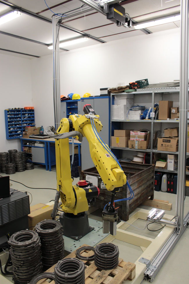 Robotická bunka odbremeňuje od namáhavej práce - IMG_2285