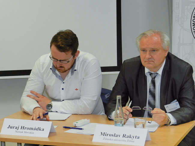 Obr. 3: Ing. Juraj Hromádka, vedúci údržby NEMAK Slovakia, s. r. o., a doc. Ing. Miroslav Rakyta, PhD., odborník v oblasti implementácie Totálne produktívnej údržby zo Žilinskej univerzity v Žiline