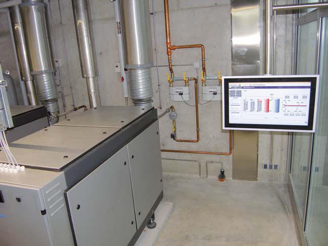 V hlavnej kontrolnej miestnosti slúži ako ovládacie rozhranie pre Energiefabrik ovládací 18,5” panel AP900.