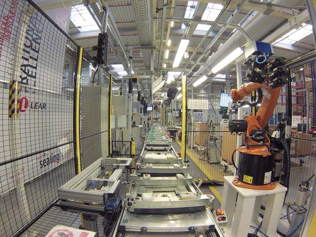 Stereotypné žehlenie prevzal robot - G0062804
