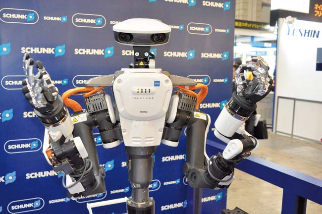 Na irex v tokiu svetová robotika - 13