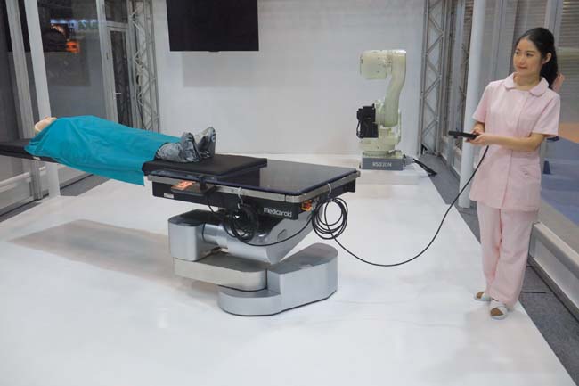 Na irex v tokiu svetová robotika - 4