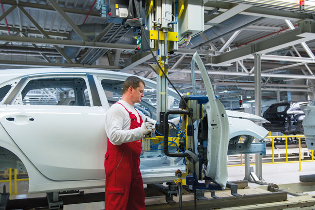 Moderné manipulátory uľahčujú prácu operátorom v kia motors slovakia - obr2
