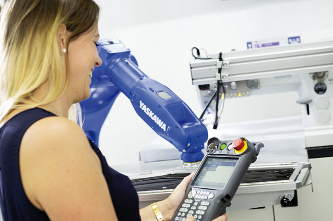 Šijací robot je v prevádzke používateľsky prívetivý. (Zdroj: YASKAWA)