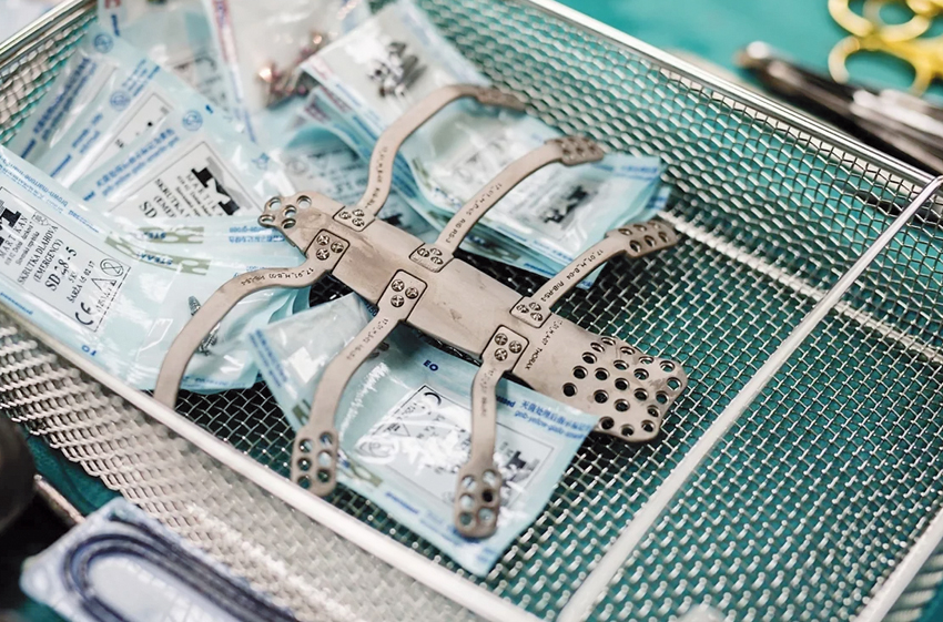 Od permanentných personalizovaných implantátov k regeneratívnej medicíne