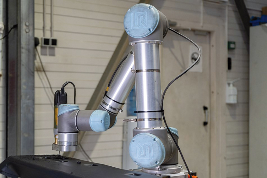 Kolaboratívny robot na ultrazvukové zváranie a pre frézovacie aplikácie