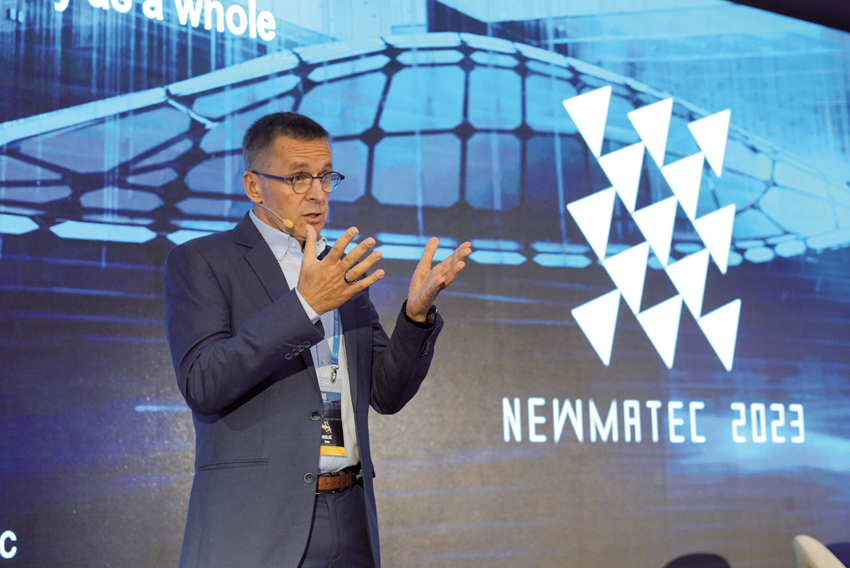 Obr. 3 Bývalý minister financií SR a aktuálny prezident MESA 10 Ivan Mikloš skonštatoval, že ak donedávna bola prioritou efektívnosť, ktorá urýchľovala globalizačné trendy, v súčasnosti sa javí podstatnejšou odolnosť – návrat výroby do vlastnej, resp. jej priblíženie do spriatelenej krajiny.
