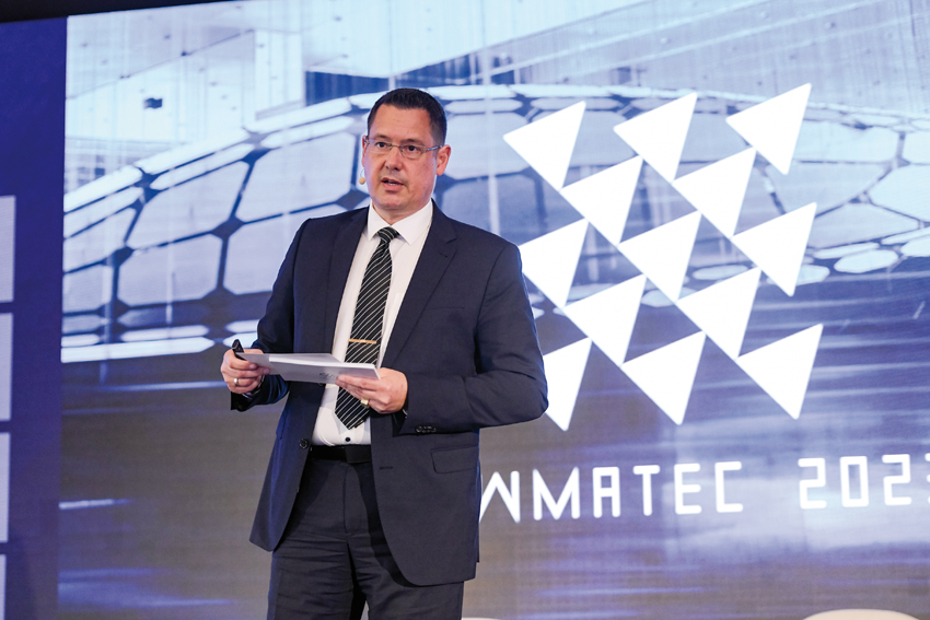 Obr. 5 V panelovej diskusii sa hovorilo aj tom, že je dôležité posilňovať európsku konkurencieschopnosť, aby sme neboli v nevýhode oproti čínskemu a americkému priemyslu.