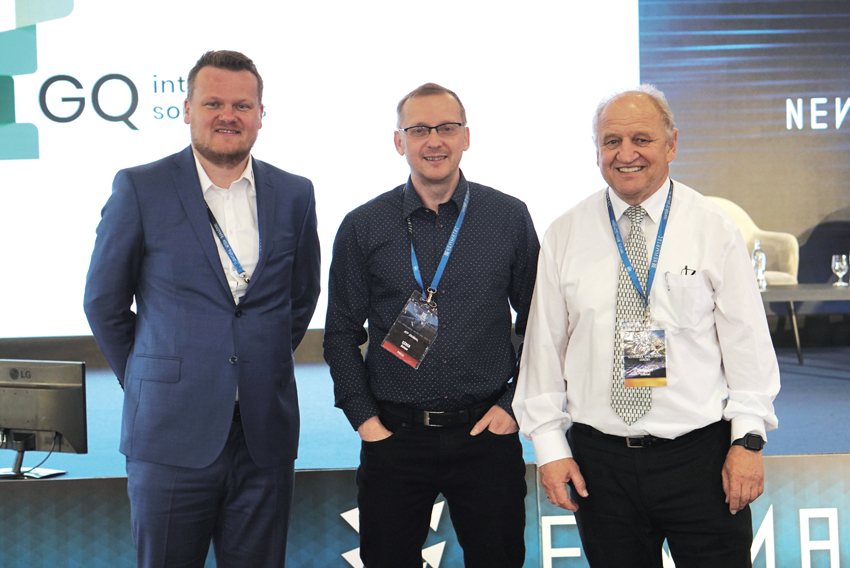 Obr. 8 ATP Journal bol jedným z mediálnych partnerov konferencie, a preto sme mohli realizovať zaujímavé osobné stretnutia a rozhovory. Zľava: Lukáš Kryške, HELLA Slovakia Lighting, Anton Gérer, šéfredaktor ATP Journal, a Gabriel Dravecký, predseda Slovenskej spoločnosti údržby.