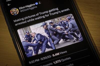 Deepfake manipulácia údajného zatknutia Donalda Trumpa vytvorená umelou inteligenciou. Zdroj Twitter