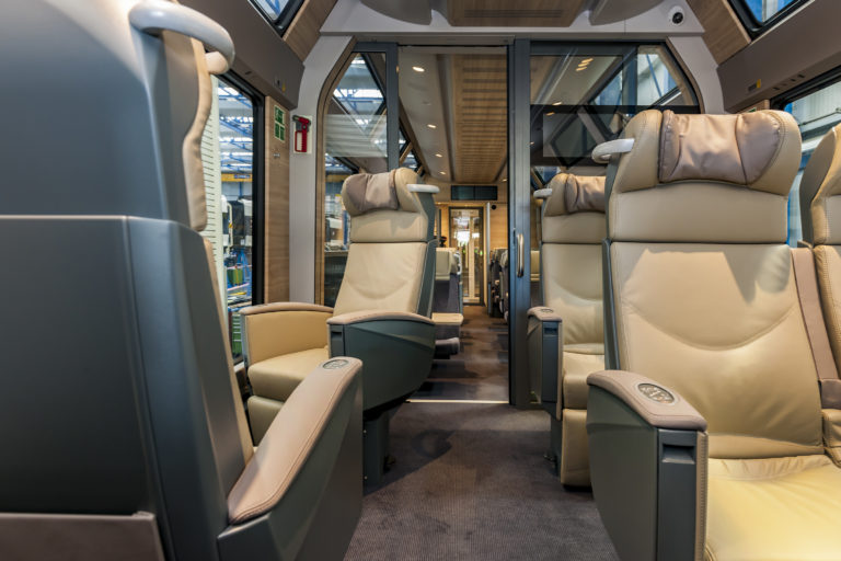 Luxusný švajčiarsky vlak s výraznou českou stopou - foto sedadla