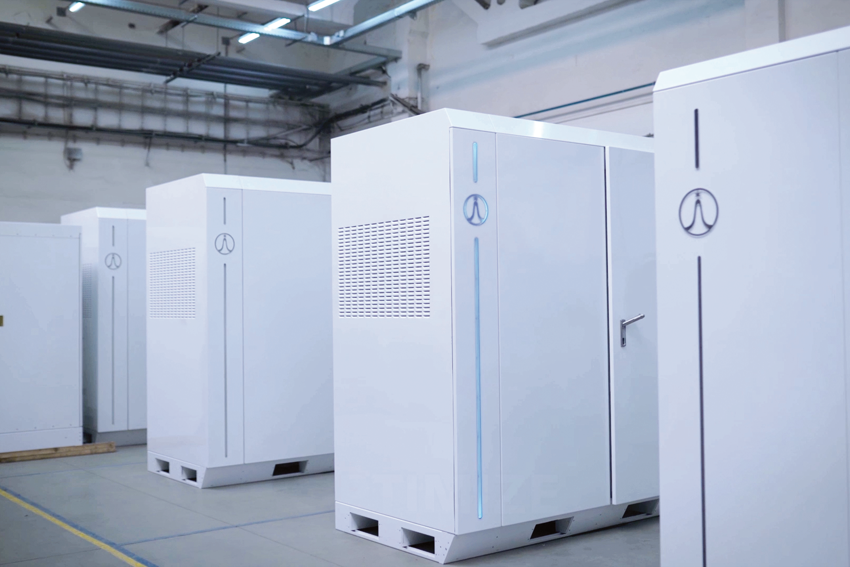 Obr. 5 TESLA Liptovský Hrádok, a. s., začala s výrobou batériových úložísk od nízkokapacitných až po veľkokapacitné inštalácie v rozmedzí od 60 kWh do viac ako 1,5 MWh.