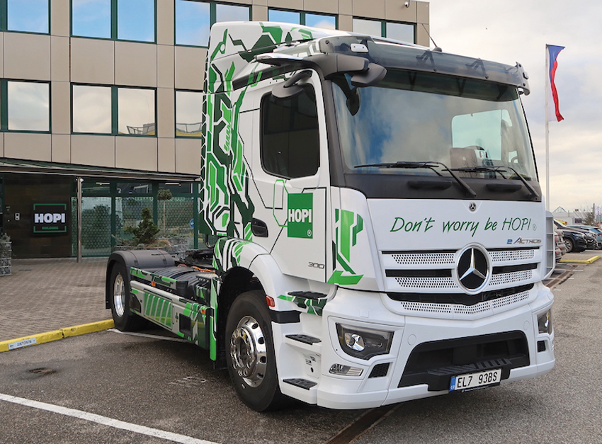 Elektrické nákladné vozidlo Mercedes-Benz, model eActros300 (Zdroj: Transport-logistika.cz)