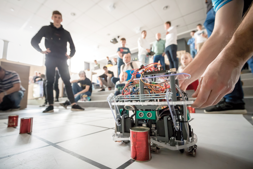 Nadšenci robotiky sa stretli na súťaži Istrobot 2024 