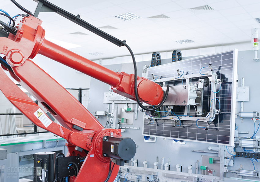 Umenie výroby fotovoltických panelov - Ecoprogetti-roboticke-ramovanie-laminatu