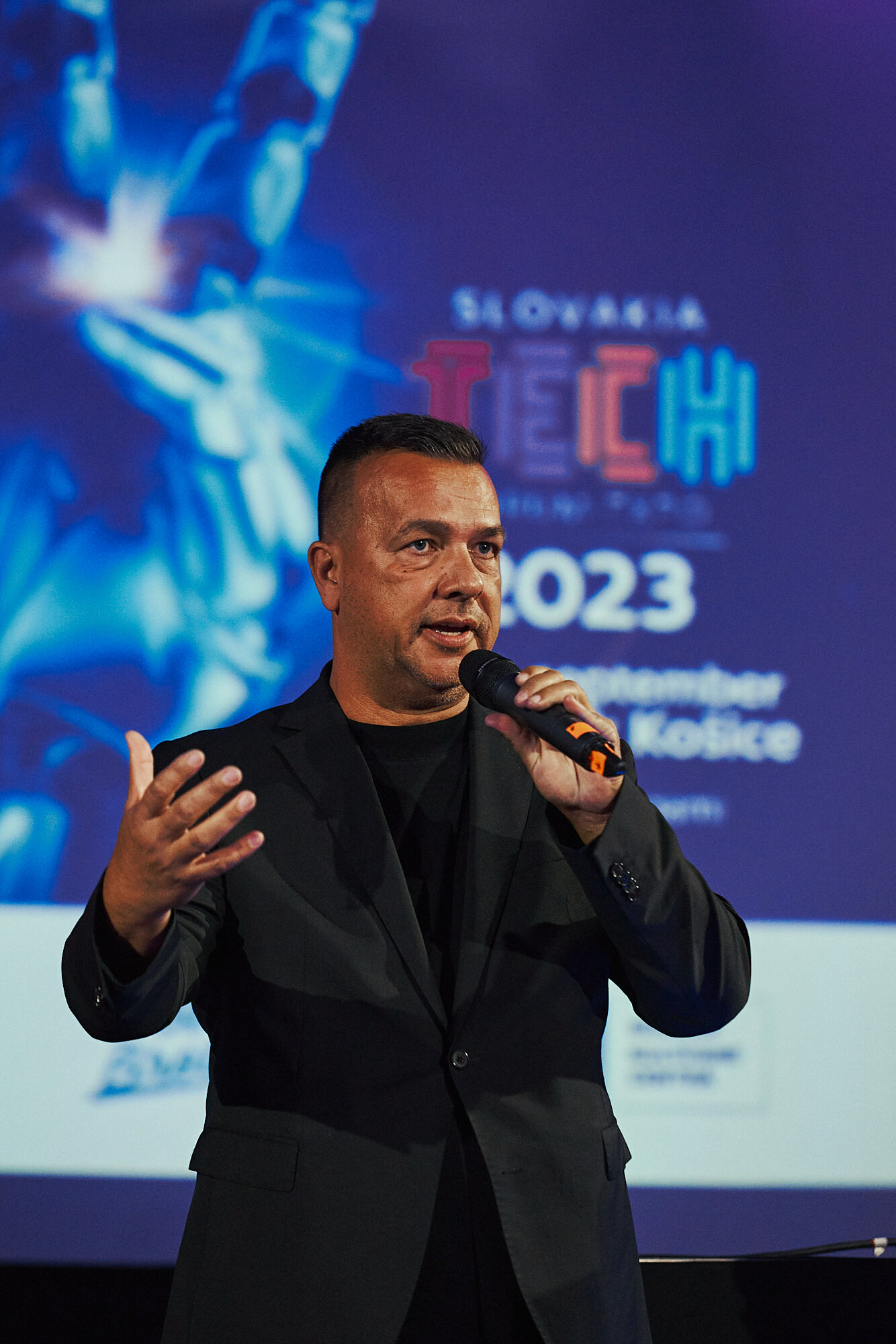 Prezident SlovakiaTechu Juraj Miškov počas otvorenia 5. ročníka konferencie.