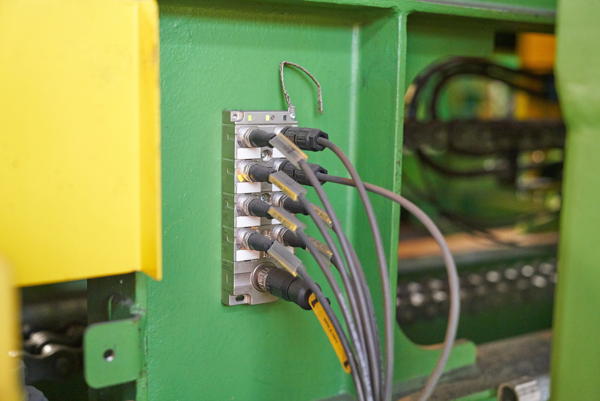 Obr. 4 IO-Link Hub MVP12 od Murrelektronik