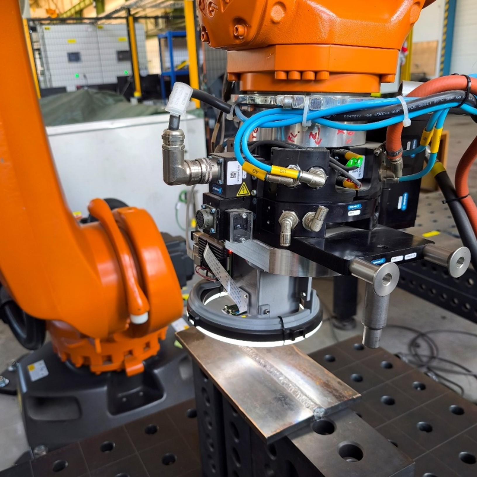 Obr. 7 Prototyp automatizovaného robotického systému testovania kvality